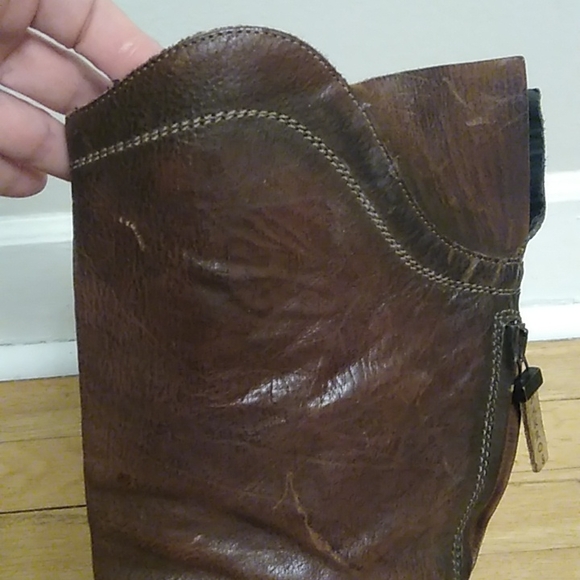 Pakros Brown Leather Boots - Picture 13 of 16